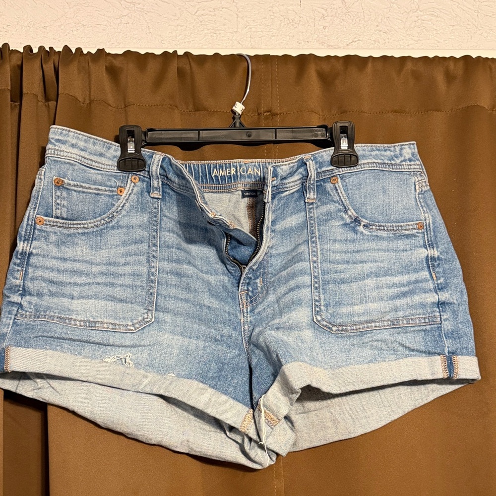 American Eagle Outfitters Light Blue Denim Roll-Cuff Women's Shorts